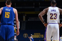 篮球硬汉安东尼：逆境成才，与韦德共创篮球传奇